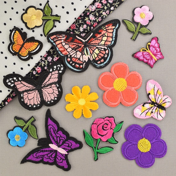 Бабочки, цветы